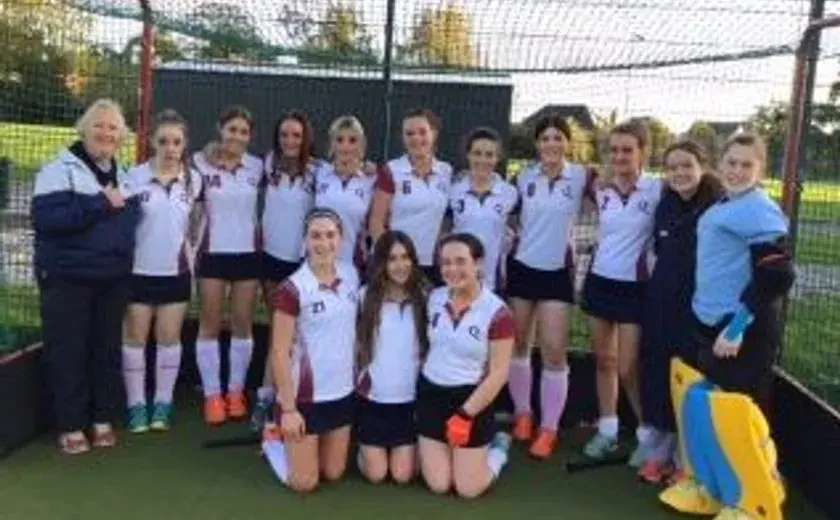 Queen's excel in hockey competitions